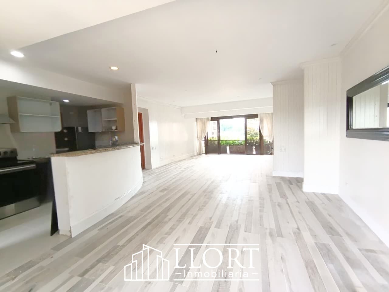Apartamento RECIÉN REMODELADO CON LÍNEA BLANCA en Torre 105 Campestre - Vista 4