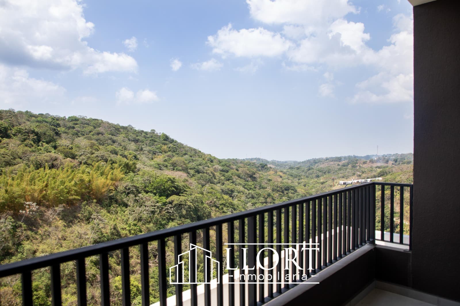 Apartamento en ALQUILER o VENTA con LÍNEA BLANCA A ESTRENAR en Torre Artea II - Vista principal