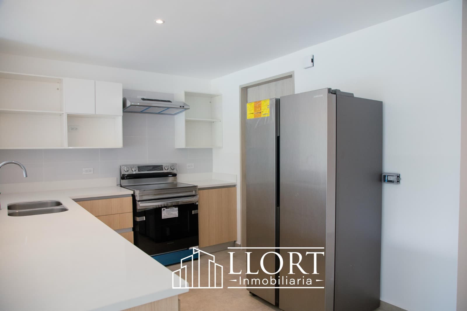 Apartamento en ALQUILER o VENTA con LÍNEA BLANCA A ESTRENAR en Torre Artea II - Vista 2