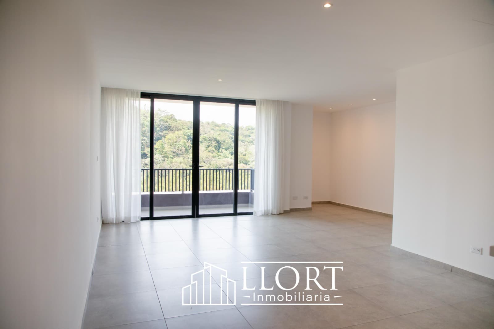 Apartamento en ALQUILER o VENTA con LÍNEA BLANCA A ESTRENAR en Torre Artea II - Vista 3