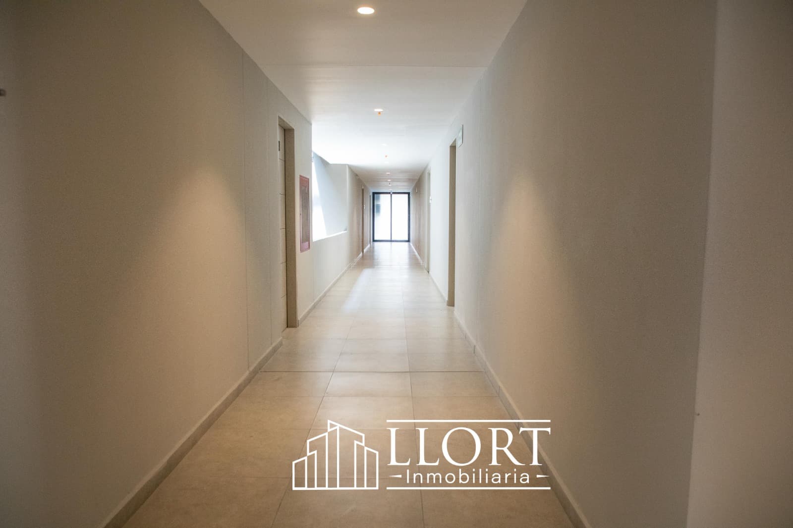 Apartamento en ALQUILER o VENTA con LÍNEA BLANCA A ESTRENAR en Torre Artea II - Vista 4