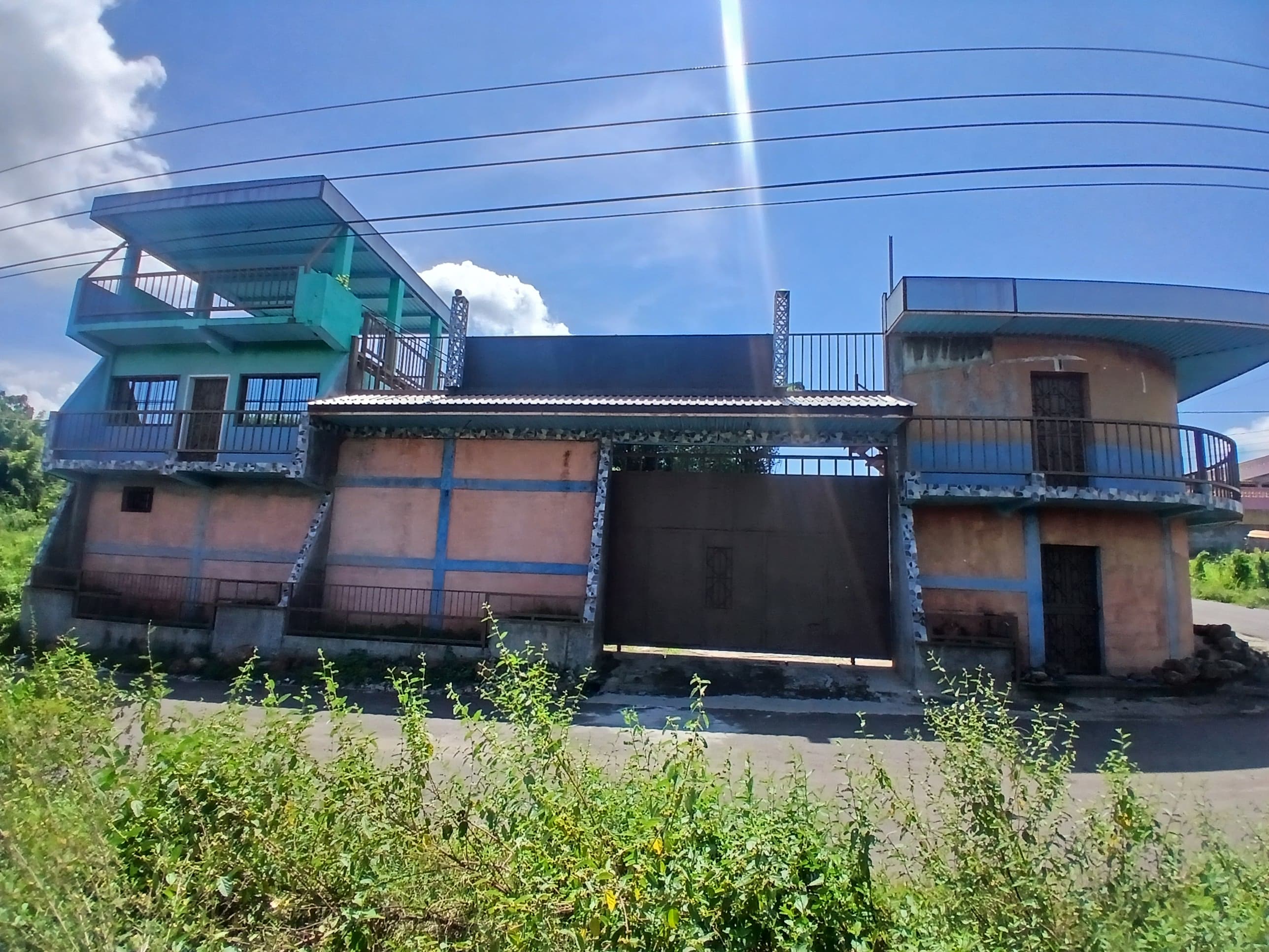 Casa, cerca de Puente Cuscatlán ( Río Lempa) - Vista principal